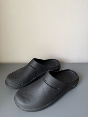 OOFOS OOcloog recovery clogs